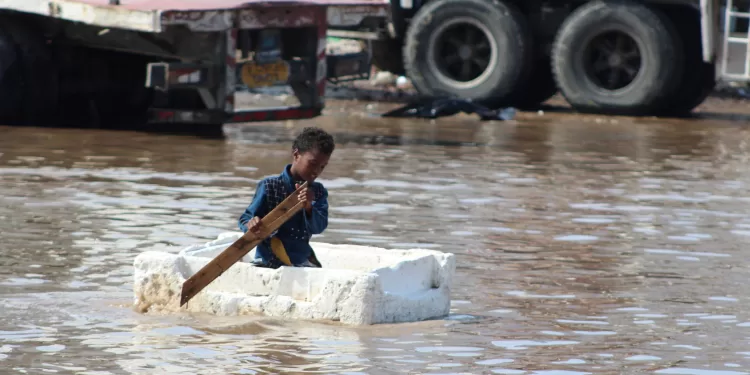 A Yemeni child plays in a flooded street in the southern city of Aden, on April 22, 2020. - At least seven people have been killed and 85 injured in flash flooding in Yemen this month, the UN said, as the war-torn nation braces for the spread of the novel coronavirus. Yemen announced its first case of COVID-19 on April 10 and aid organisations have warned that its health system, devastated by conflict between the government and Huthi rebels since 2014, is ill-equipped to handle the crisis. (Photo by Saleh Al-OBEIDI / AFP)